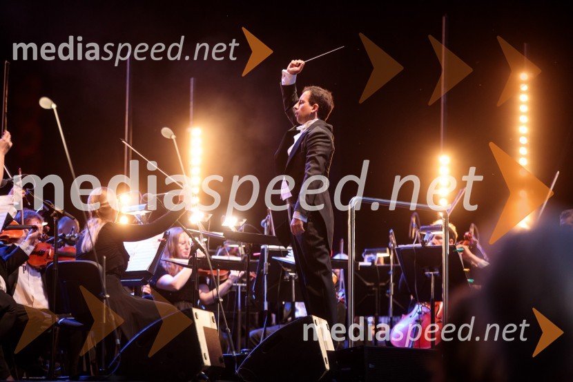  Simon Krečič, dirigent in pianistOperna noč v Ljubljani