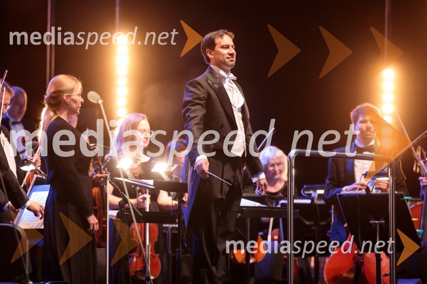  Simon Krečič, dirigent in pianistOperna noč v Ljubljani