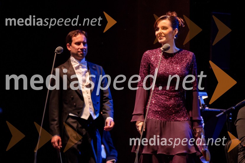  Simon Krečič, dirigent in pianist;  Valentina Čuden, operna pevkaOperna noč v Ljubljani