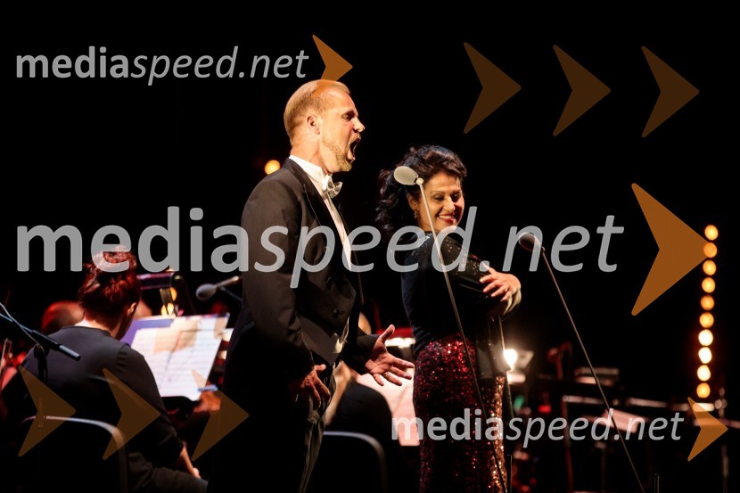  Martin Sušnik, operni solist;  Irena  Petkova, operna pevkaOperna noč v Ljubljani