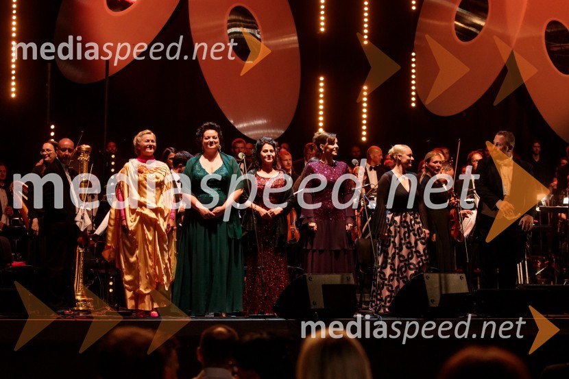  Andreja Zakonjšek Krt, sopranistka;  Rebeka Lokar, operna pevka;  Irena  Petkova, operna pevka;  Valentina Čuden, operna pevka;  Sabina  Cvilak, operna pevka;  Jaki Jurgec, operni solistOperna noč v Ljubljani