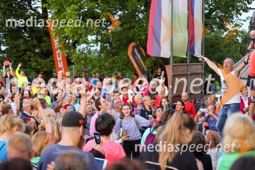  VIli Resnik, pevecOd vzhoda do vzhoda - šesti skupinski vzpon na Šmarno goro