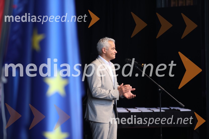  Aleksander Saša Arsenovič, župan, Mestna občina MariborŽupan MOM Saša Arsenovič podelil priznanja najuspešnejšim učencem in dijakom