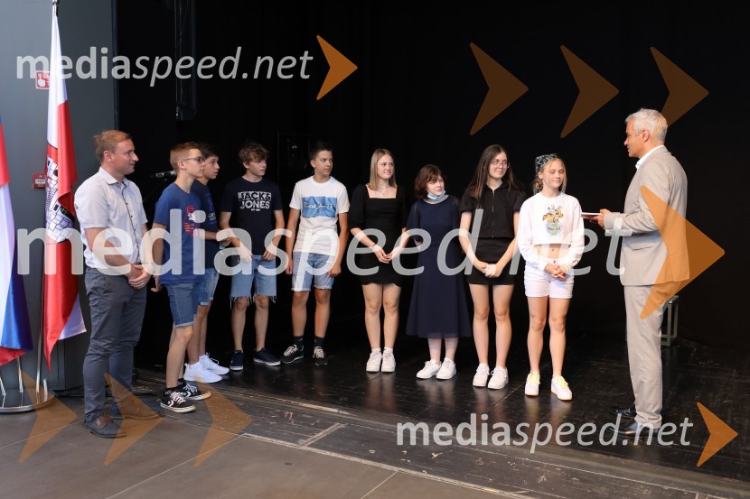  ... ;  ... ;  ... ;  ... ;  ... ;  ... ;  ... ;  ... ;  ... ;  Aleksander Saša Arsenovič, župan, Mestna občina MariborŽupan MOM Saša Arsenovič podelil priznanja najuspešnejšim učencem in dijakom