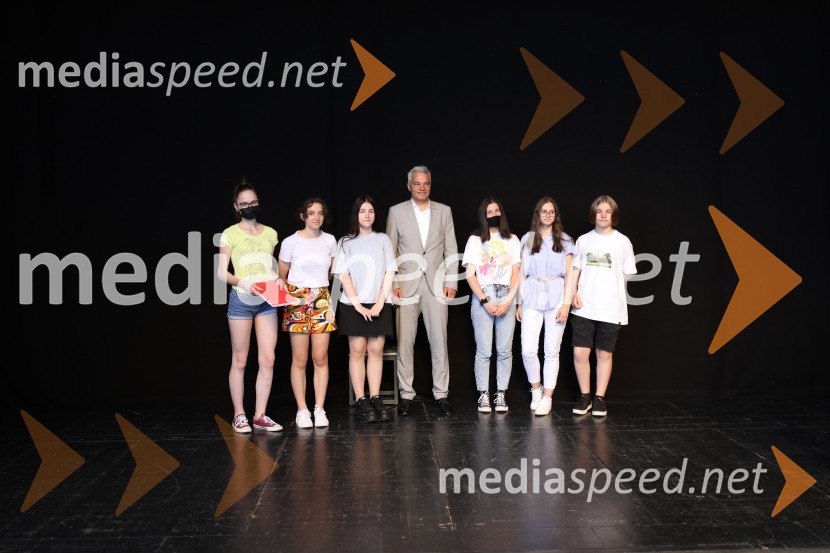  ... ;  ... ;  ... ;  Aleksander Saša Arsenovič, župan, Mestna občina Maribor;  ... ;  ... ;  ... Župan MOM Saša Arsenovič podelil priznanja najuspešnejšim učencem in dijakom