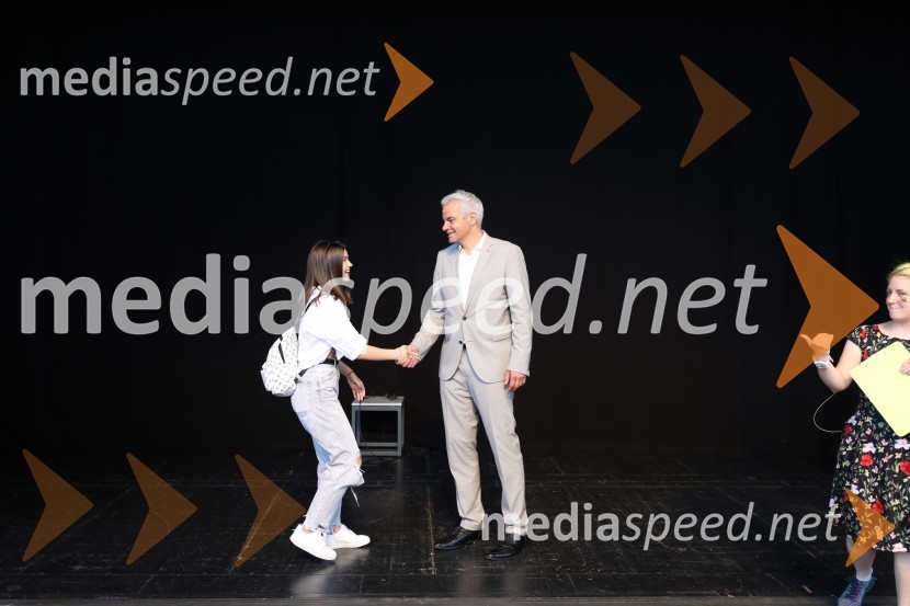  ... ;  Aleksander Saša Arsenovič, župan, Mestna občina MariborŽupan MOM Saša Arsenovič podelil priznanja najuspešnejšim učencem in dijakom