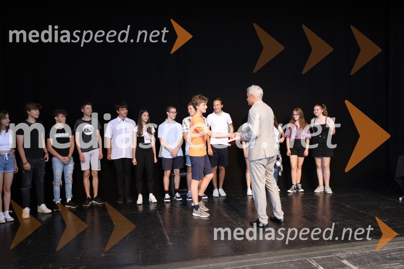  ... ;  Aleksander Saša Arsenovič, župan, Mestna občina MariborŽupan MOM Saša Arsenovič podelil priznanja najuspešnejšim učencem in dijakom