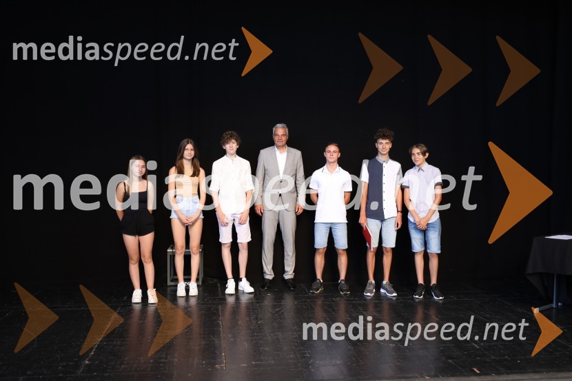  ... ;  ... ;  ... ;  Aleksander Saša Arsenovič, župan, Mestna občina Maribor;  ... ;  ... ;  ... Župan MOM Saša Arsenovič podelil priznanja najuspešnejšim učencem in dijakom