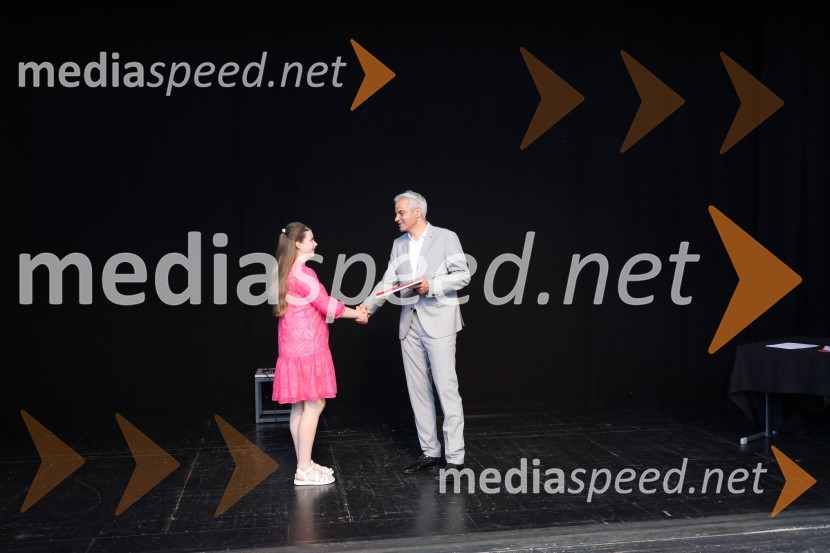  ... ;  Aleksander Saša Arsenovič, župan, Mestna občina MariborŽupan MOM Saša Arsenovič podelil priznanja najuspešnejšim učencem in dijakom