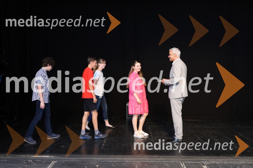  ... ;  ... ;  ... ;  ... ;  Aleksander Saša Arsenovič, župan, Mestna občina MariborŽupan MOM Saša Arsenovič podelil priznanja najuspešnejšim učencem in dijakom