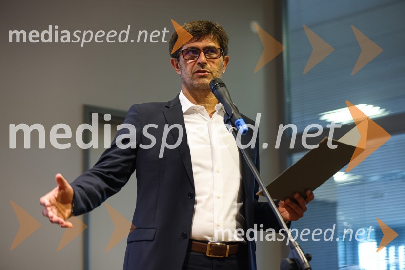  Matjaž Rakovec, župan Mestne občine KranjIzgradnja doma upokojencev Kranj, natečajne rešitve