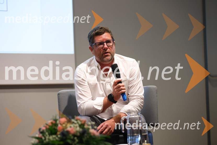 Izgradnja doma upokojencev Kranj, natečajne rešitve