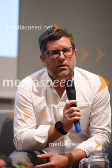 Izgradnja doma upokojencev Kranj, natečajne rešitve