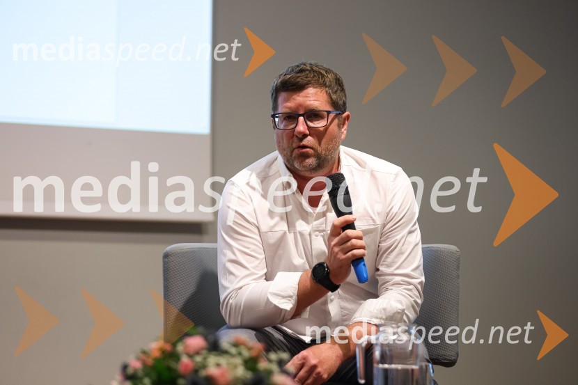 Izgradnja doma upokojencev Kranj, natečajne rešitve