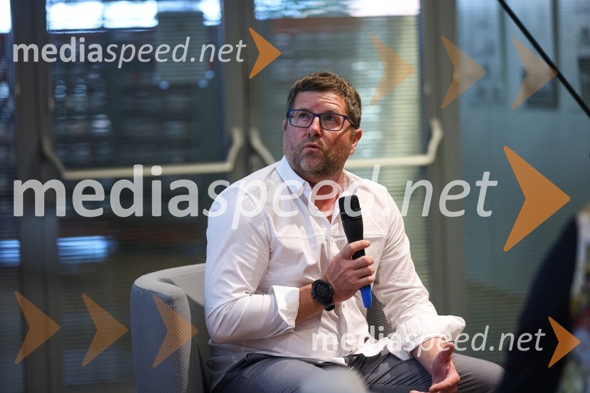 Izgradnja doma upokojencev Kranj, natečajne rešitve