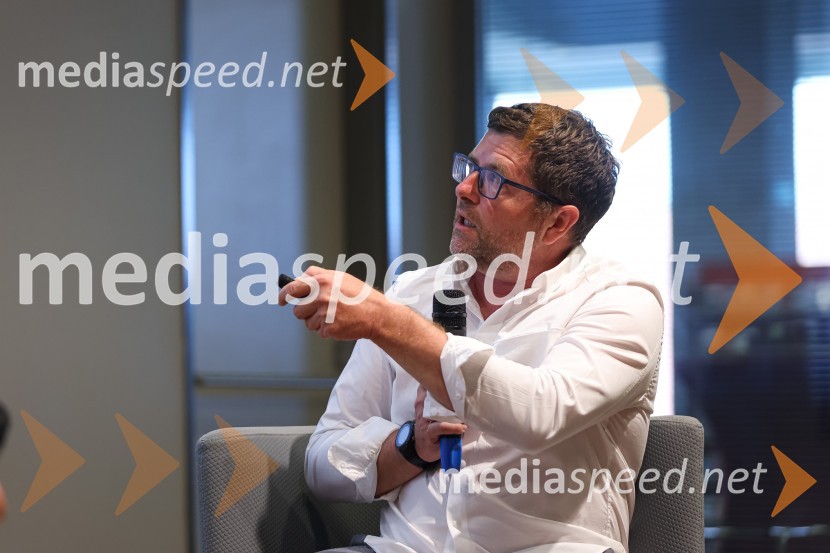 Izgradnja doma upokojencev Kranj, natečajne rešitve