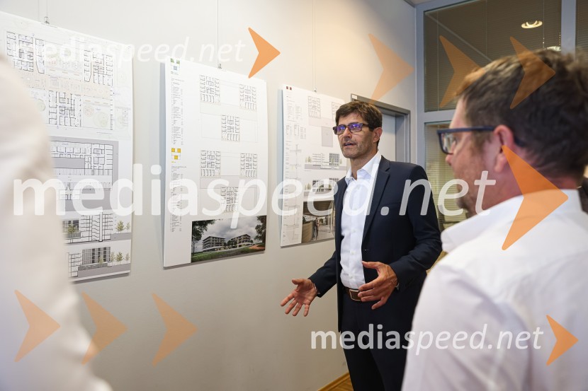  Matjaž Rakovec, župan Mestne občine KranjIzgradnja doma upokojencev Kranj, natečajne rešitve