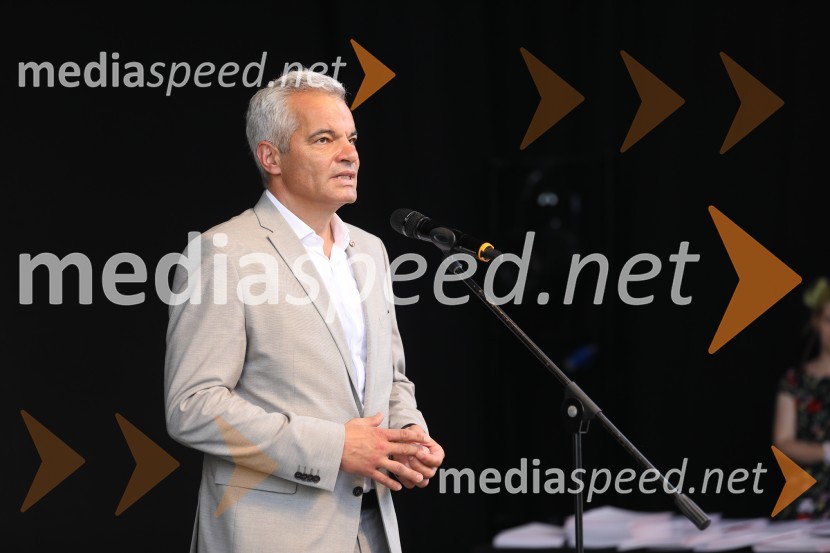  Aleksander Saša Arsenovič, župan, Mestna občina MariborŽupan MOM Saša Arsenovič podelil priznanja najuspešnejšim učencem in dijakom