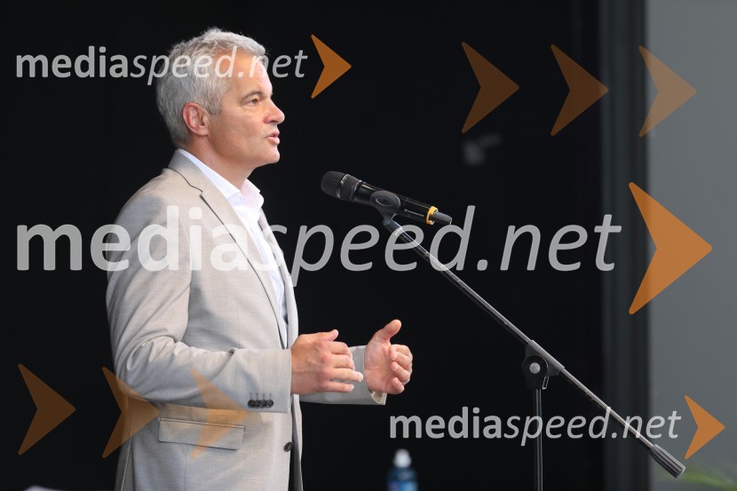  Aleksander Saša Arsenovič, župan, Mestna občina MariborŽupan MOM Saša Arsenovič podelil priznanja najuspešnejšim učencem in dijakom