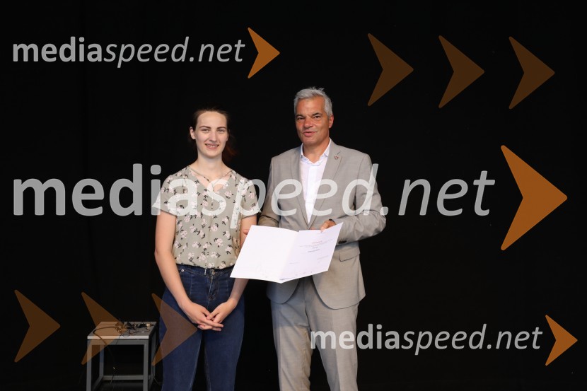  ... ;  Aleksander Saša Arsenovič, župan, Mestna občina MariborŽupan MOM Saša Arsenovič podelil priznanja najuspešnejšim učencem in dijakom