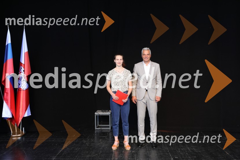  ... ;  Aleksander Saša Arsenovič, župan, Mestna občina MariborŽupan MOM Saša Arsenovič podelil priznanja najuspešnejšim učencem in dijakom