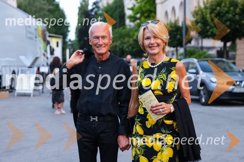  Janez  Pergar, prokurist NP Consulting;  Nevenka Črešnar Pergar, lastnica in direktorica podjetja NP ConsultingPoletna noč 2021, poklon Tadeju Hrušovarju