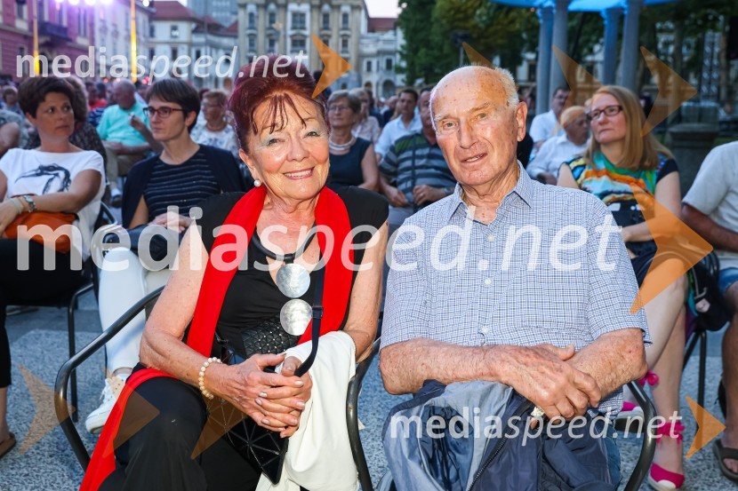  Tjaša Andree Prosenc, članica izvršnega odvora OKS, članica svetovnega predsedstva ICAS;  Tone ProsencPoletna noč 2021, poklon Tadeju Hrušovarju