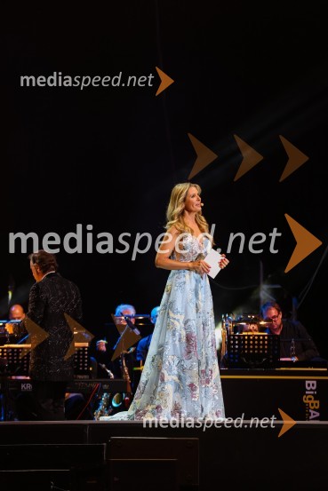  Bernarda Žarn, voditeljicaPoletna noč 2021, poklon Tadeju Hrušovarju