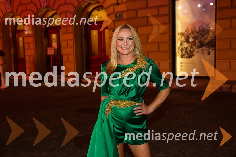  Nuša Derenda, pevkaPoletna noč 2021, poklon Tadeju Hrušovarju