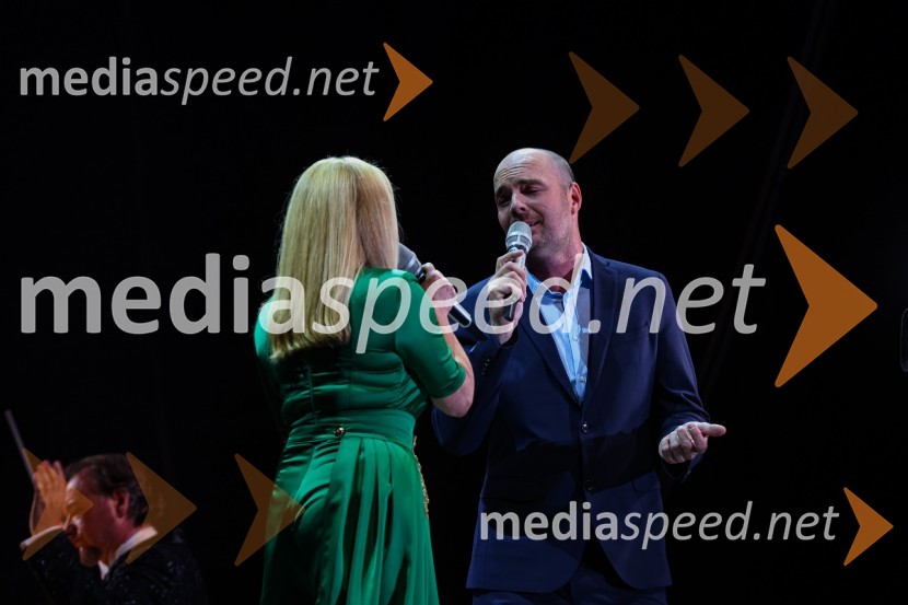  Nuša Derenda, pevka;  Bernard HrušovarPoletna noč 2021, poklon Tadeju Hrušovarju