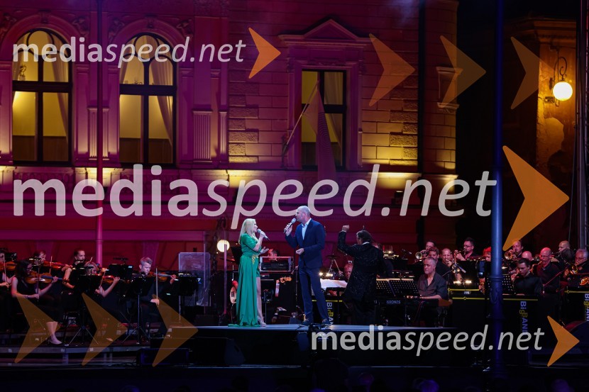  Nuša Derenda, pevka;  Bernard HrušovarPoletna noč 2021, poklon Tadeju Hrušovarju