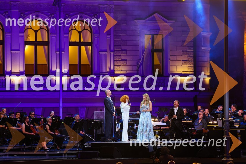  Bernard Hrušovar;  Ditka Haberl, pevka;  Bernarda Žarn, voditeljica;  Patrik Greblo, dirigentPoletna noč 2021, poklon Tadeju Hrušovarju