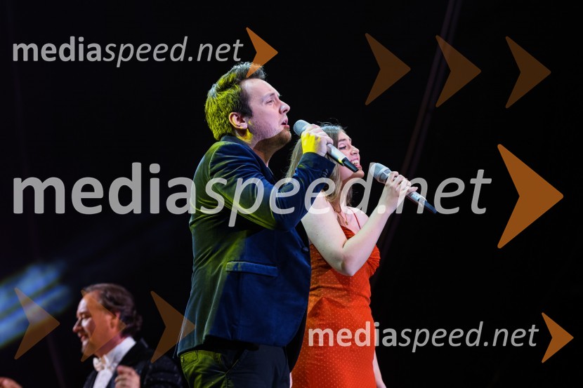  Alex Volasko, pevec;  Špela Lešnjek, pevkaPoletna noč 2021, poklon Tadeju Hrušovarju