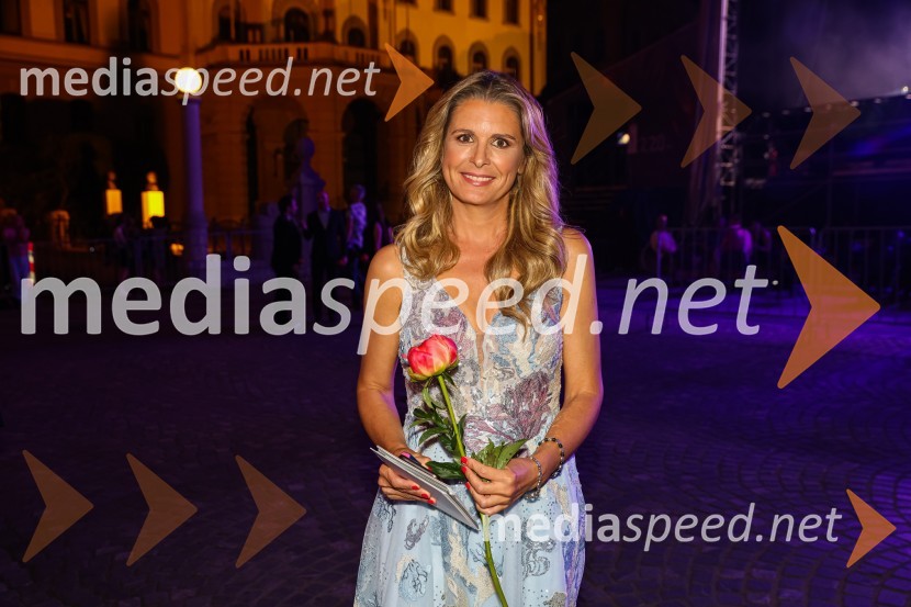  Bernarda Žarn, voditeljicaPoletna noč 2021, poklon Tadeju Hrušovarju