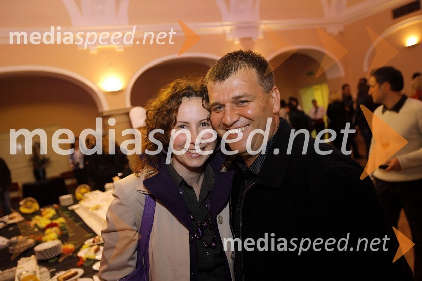 Cveto Kavka, celjski podjetnik s partnerko NatalijoModni navdihi, gala modna revija ob 10. obletnici