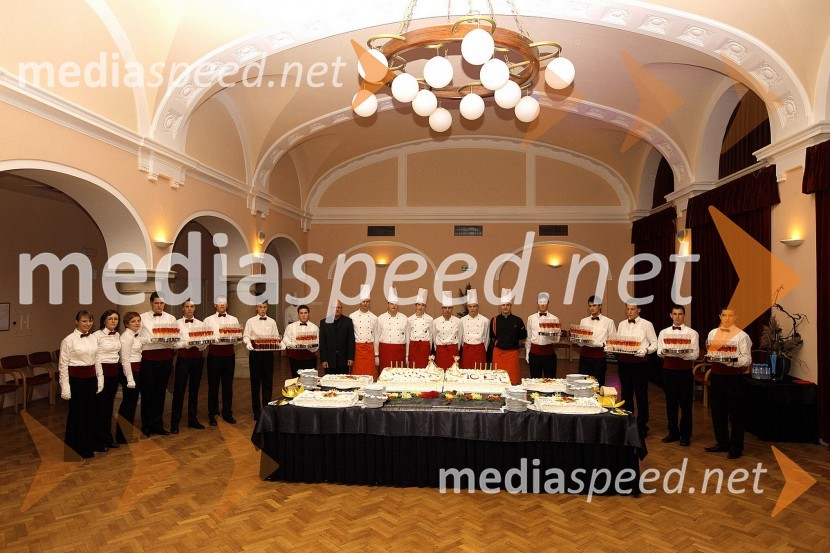 Edi Kužner, strokovni učitelj SŠ za gostinstvo in turizem Celje in dijaki SŠ za gostinstvo in turizem CeljeModni navdihi, gala modna revija ob 10. obletnici