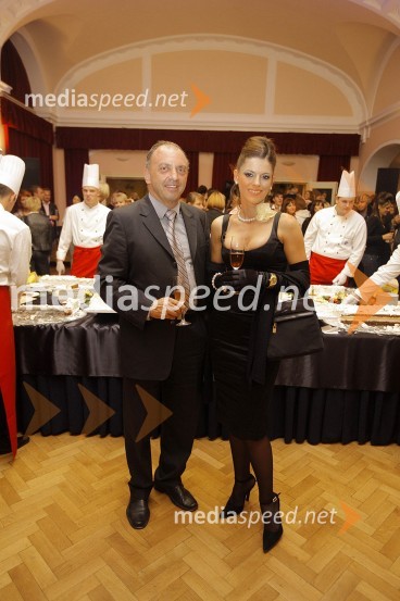 Roman Matek, direktor Zdravilišče Laško in Nataša Dobelšek, novinarka in manekenkaModni navdihi, gala modna revija ob 10. obletnici