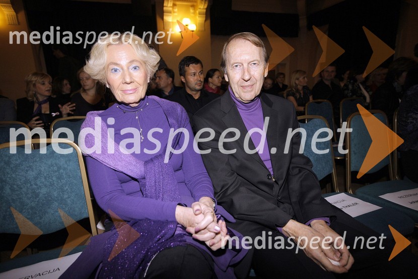 Jože Zupančič, nekdanji ravnatelj Prve gimnazije Celje s soprogoModni navdihi, gala modna revija ob 10. obletnici