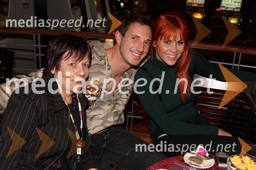 ..., Iztok Hodnik, maneken in nekdanji atlet ter Stančka Šukalo Šeško, manekenkaMondeno v Mondu - modna revija