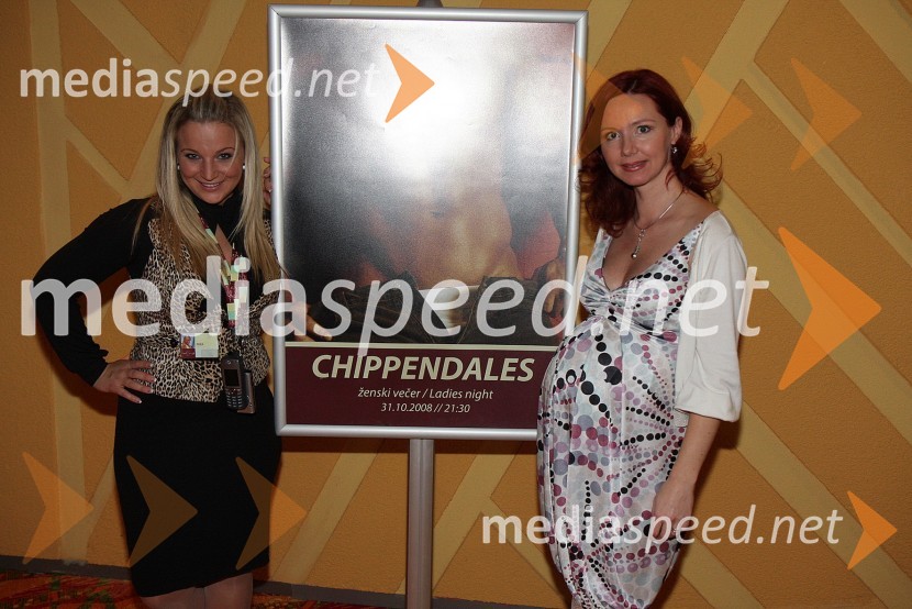 Nika Marolt, organizatorka zabavnega programa v igralniško-zabaviščnem centru Mond in Metka Klajderič Kobler, lastnica agencije Vulcano modelsMondeno v Mondu - modna revija