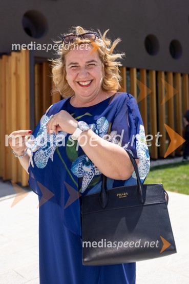  Ksenija  Gajić, vodja cvetličarne AralijaOtvoritev Poslovilne dvorane na Pokopališču Pobrežje