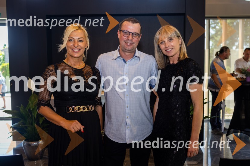  ... ;  ... ;  Ksenija  Gajić, vodja cvetličarne AralijaOtvoritev Poslovilne dvorane na Pokopališču Pobrežje