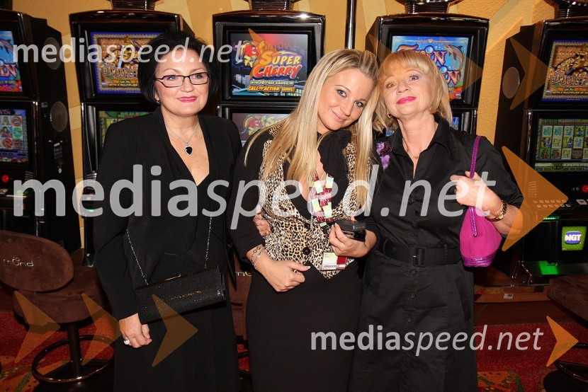 ..., Nika Marolt, organizatorka zabavnega programa v igralniško-zabaviščnem centru Mond in ...Mondeno v Mondu - modna revija