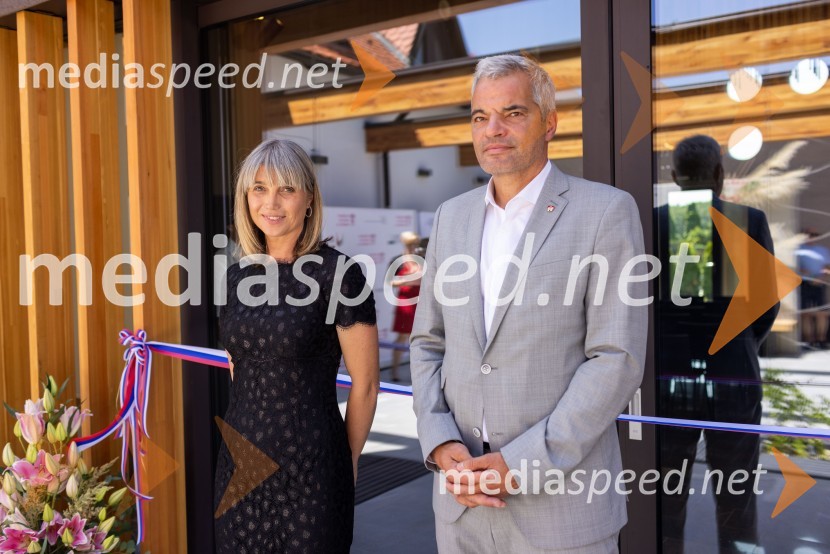 mag. Lidija Pliberšek, direktorica Pogrebnega podjetje Maribor d.d., direktorica Javni Holding Maribor, predsednica ASCE, ;  Aleksander Saša Arsenovič, župan, Mestna občina MariborOtvoritev Poslovilne dvorane na Pokopališču Pobrežje