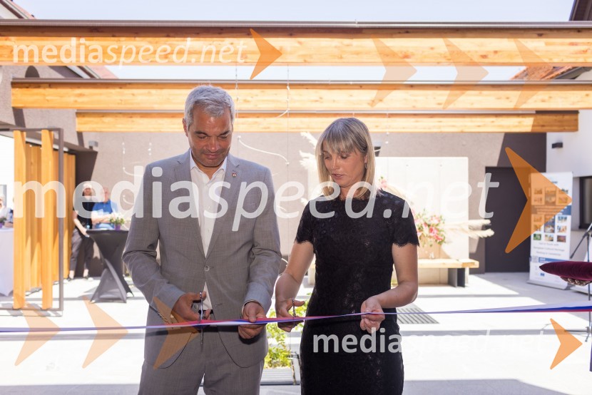  Aleksander Saša Arsenovič, župan, Mestna občina Maribor; mag. Lidija Pliberšek, direktorica Pogrebnega podjetje Maribor d.d., direktorica Javni Holding Maribor, predsednica ASCE, Otvoritev Poslovilne dvorane na Pokopališču Pobrežje