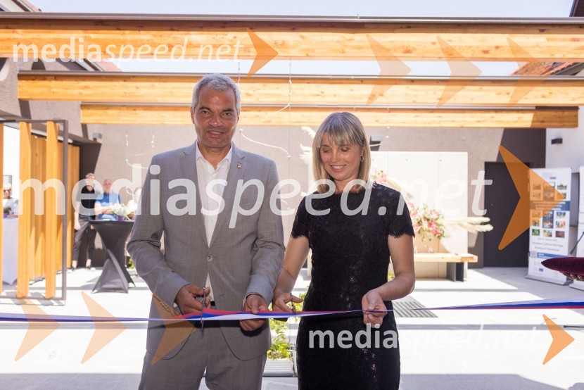  Aleksander Saša Arsenovič, župan, Mestna občina Maribor; mag. Lidija Pliberšek, direktorica Pogrebnega podjetje Maribor d.d., direktorica Javni Holding Maribor, predsednica ASCE, Otvoritev Poslovilne dvorane na Pokopališču Pobrežje