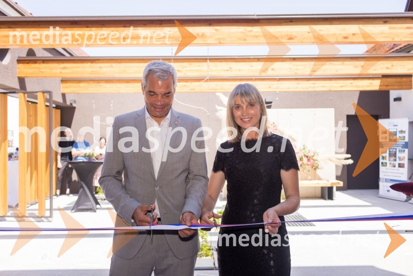  Aleksander Saša Arsenovič, župan, Mestna občina Maribor; mag. Lidija Pliberšek, direktorica Pogrebnega podjetje Maribor d.d., direktorica Javni Holding Maribor, predsednica ASCE, Otvoritev Poslovilne dvorane na Pokopališču Pobrežje