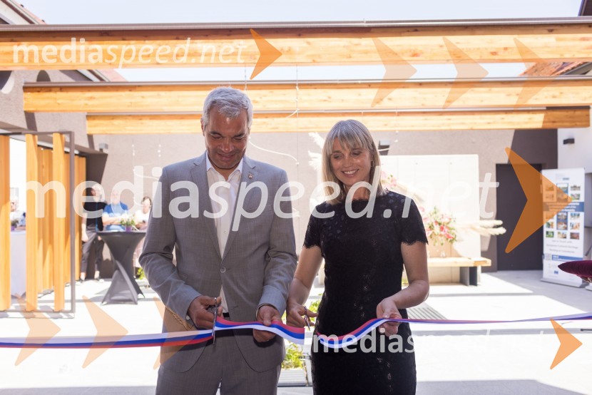  Aleksander Saša Arsenovič, župan, Mestna občina Maribor; mag. Lidija Pliberšek, direktorica Pogrebnega podjetje Maribor d.d., direktorica Javni Holding Maribor, predsednica ASCE, Otvoritev Poslovilne dvorane na Pokopališču Pobrežje