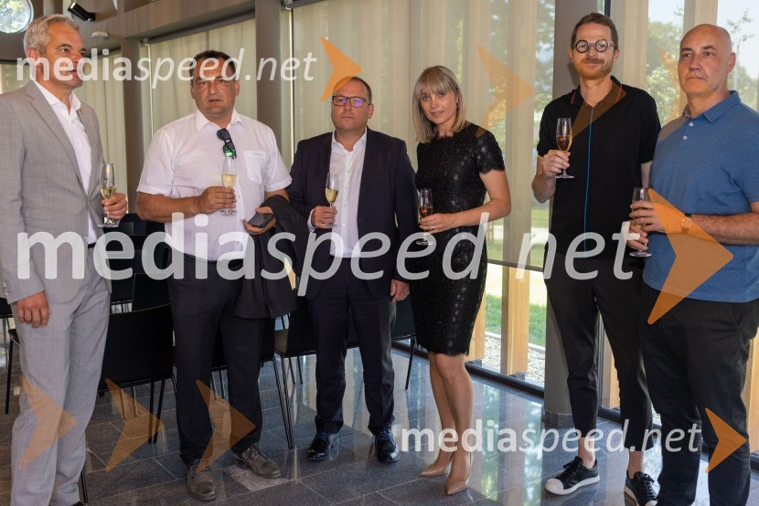  Aleksander Saša Arsenovič, župan, Mestna občina Maribor;  ... ;  ... ; mag. Lidija Pliberšek, direktorica Pogrebnega podjetje Maribor d.d., direktorica Javni Holding Maribor, predsednica ASCE, ;  ... ;  ... Otvoritev Poslovilne dvorane na Pokopališču Pobrežje