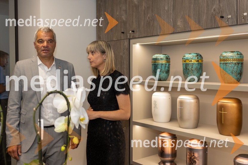  Aleksander Saša Arsenovič, župan, Mestna občina Maribor; mag. Lidija Pliberšek, direktorica Pogrebnega podjetje Maribor d.d., direktorica Javni Holding Maribor, predsednica ASCE, Otvoritev Poslovilne dvorane na Pokopališču Pobrežje